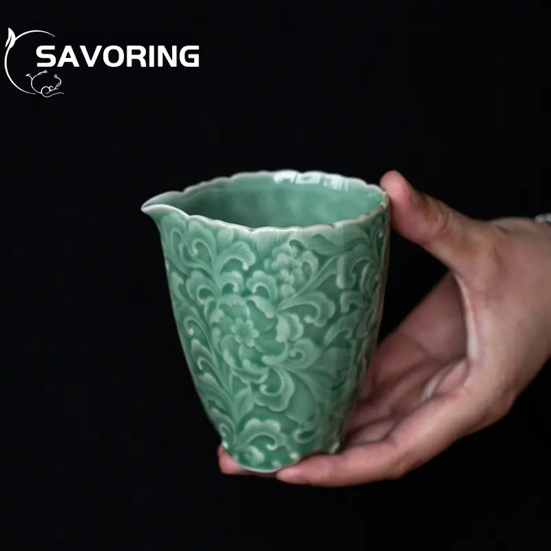 

200ml Yue Kiln Celadon Fair Cup Handmade Embossed Flower Justice Cup Chinese Chahai Tea Divider Cup Kung Fu Tea Set Accessories