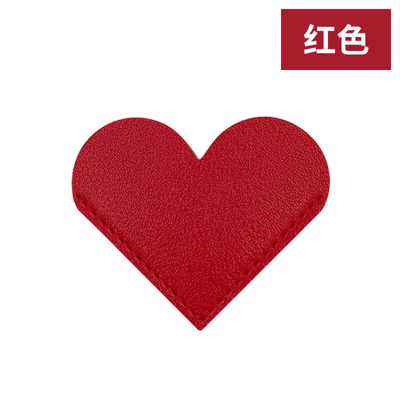 Кожаная закладка в форме сердца