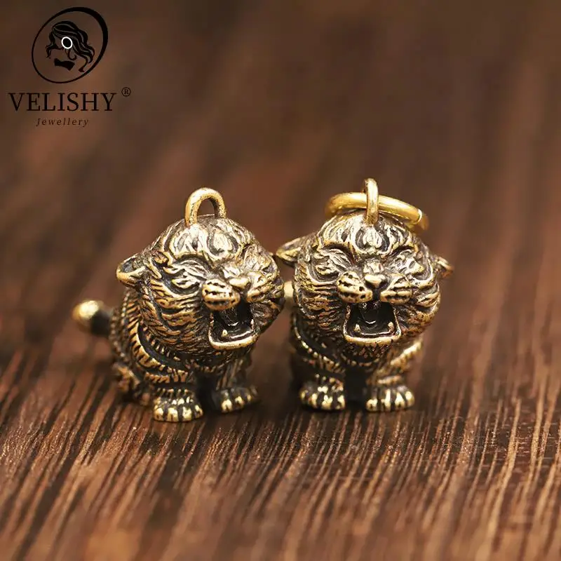 

Copper Tiger Small Ornaments Retro Brass Chinese Zodiac Animal Tiger Statue Figurines Keychains Pendants Antique Home Desk Decor