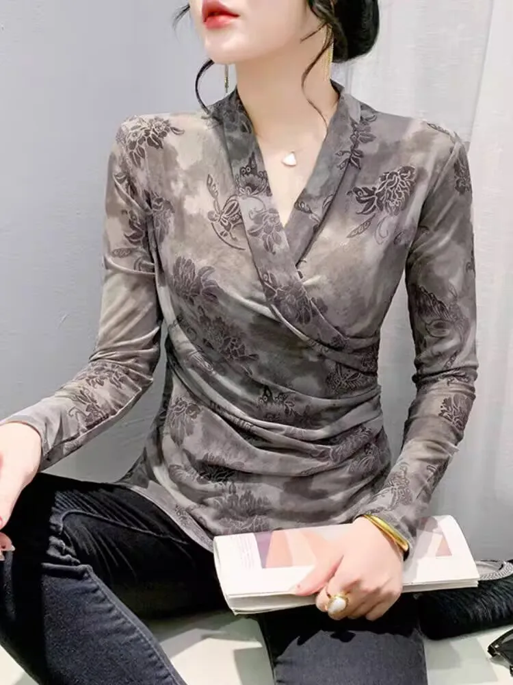 Женская футболка с длинным рукавом и V-образным вырезом