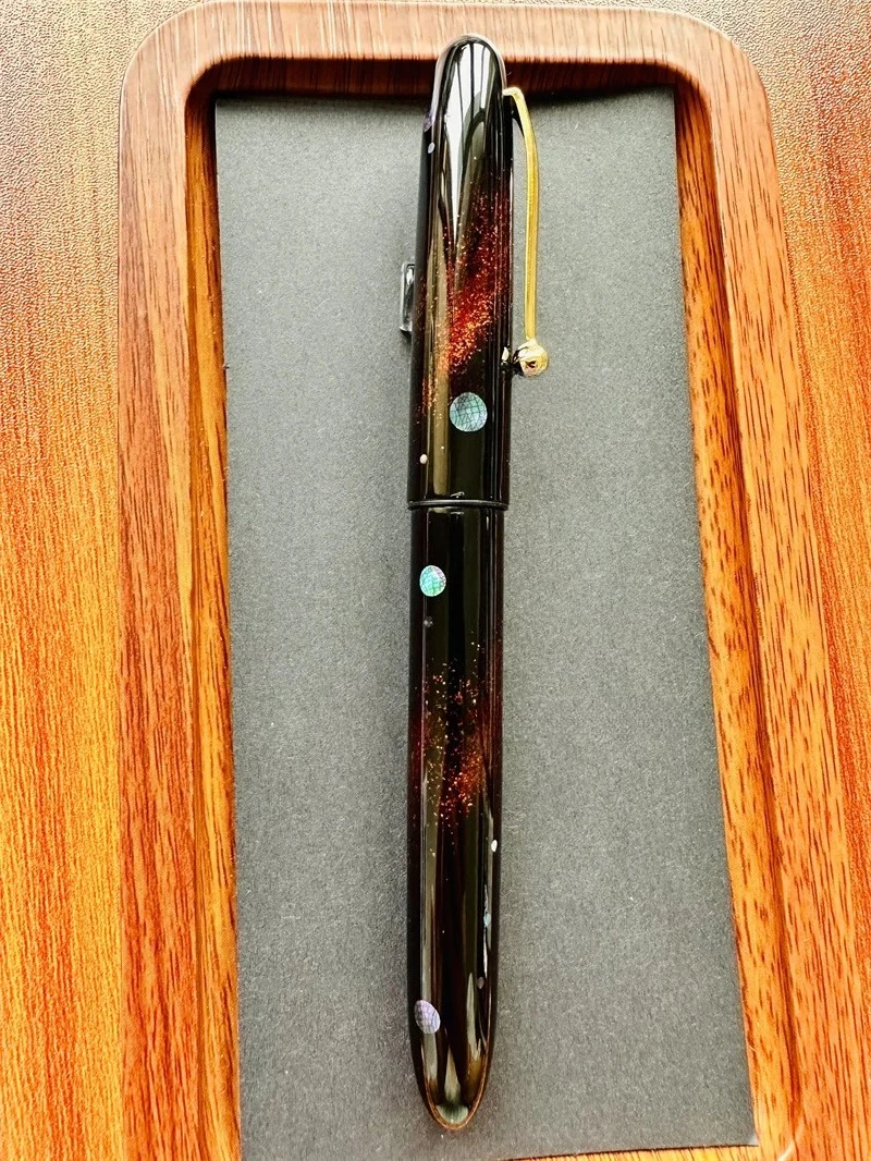 Фото Перьевая ручка Genius Urushi Lacquer Raden с перламутром и техникой маки-э, корпус из платины 3776, Pilot 912//74/742/743, Sailor 21K/14K №5