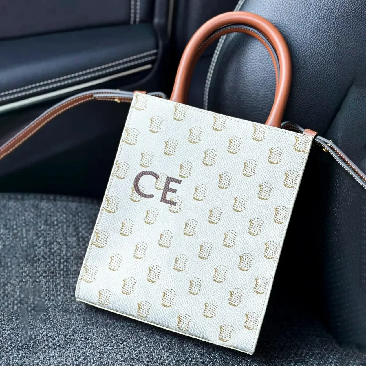 

Сумка-тоут TRIOMPHE CANVAS мужская из натуральной кожи с верхней ручкой