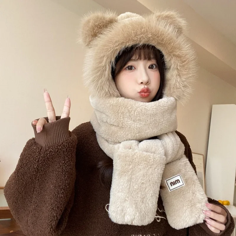 Новинка 2024 женская зимняя теплая шапка с милым медведем плюшевая для защиты ушей