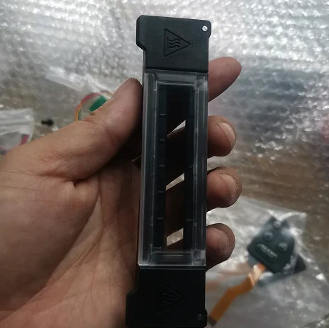 The Heating Core of GT-17S Optical Fiber Fusion Splicer Presses The Windshield Cover and Presses The Foot Reflector Electrode.