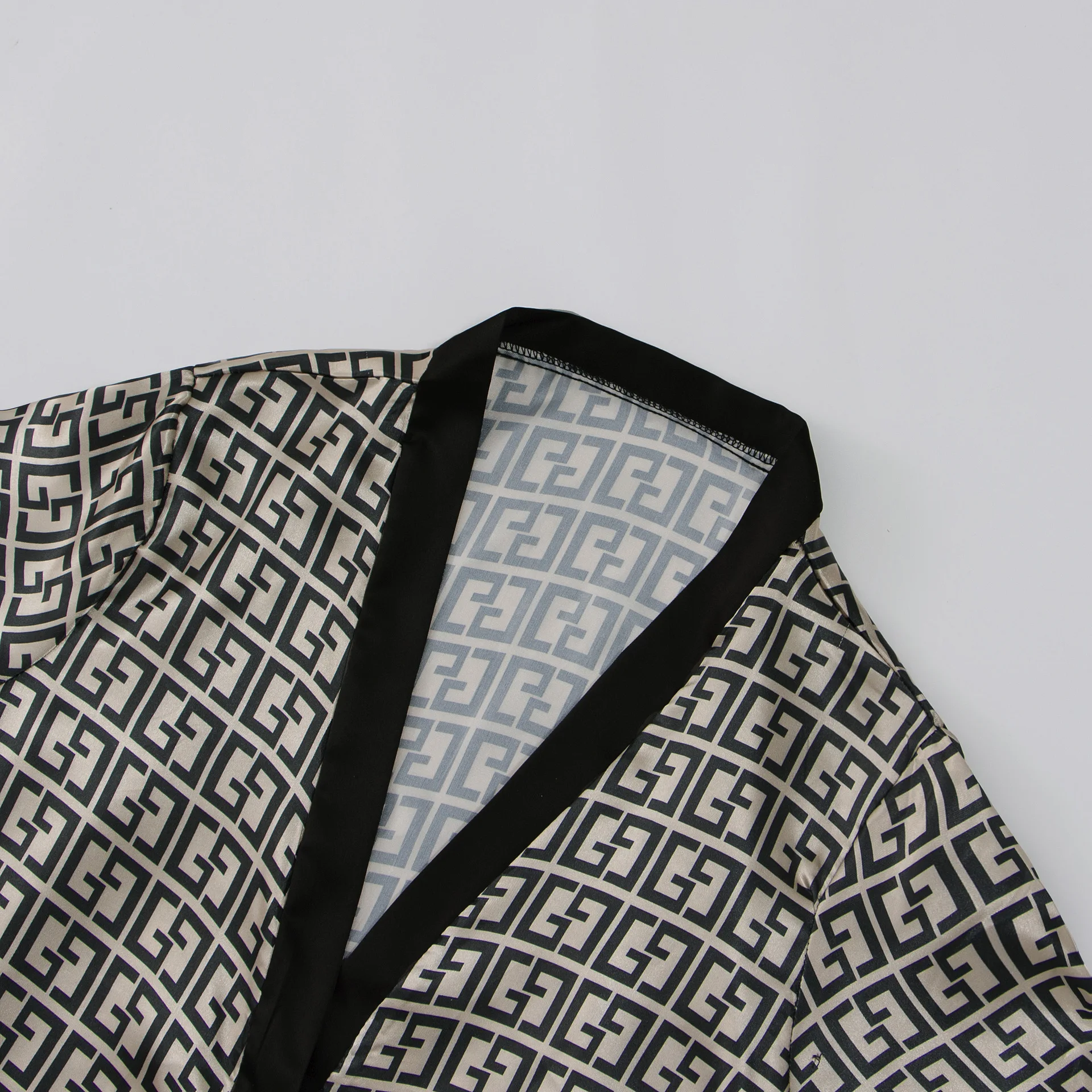 Women Satin Pajamas V Neck Design Luxury Patterned Silk Like Nightwear Set Short Sleeve Top and Shorts Sleepwear Ladies Homewear