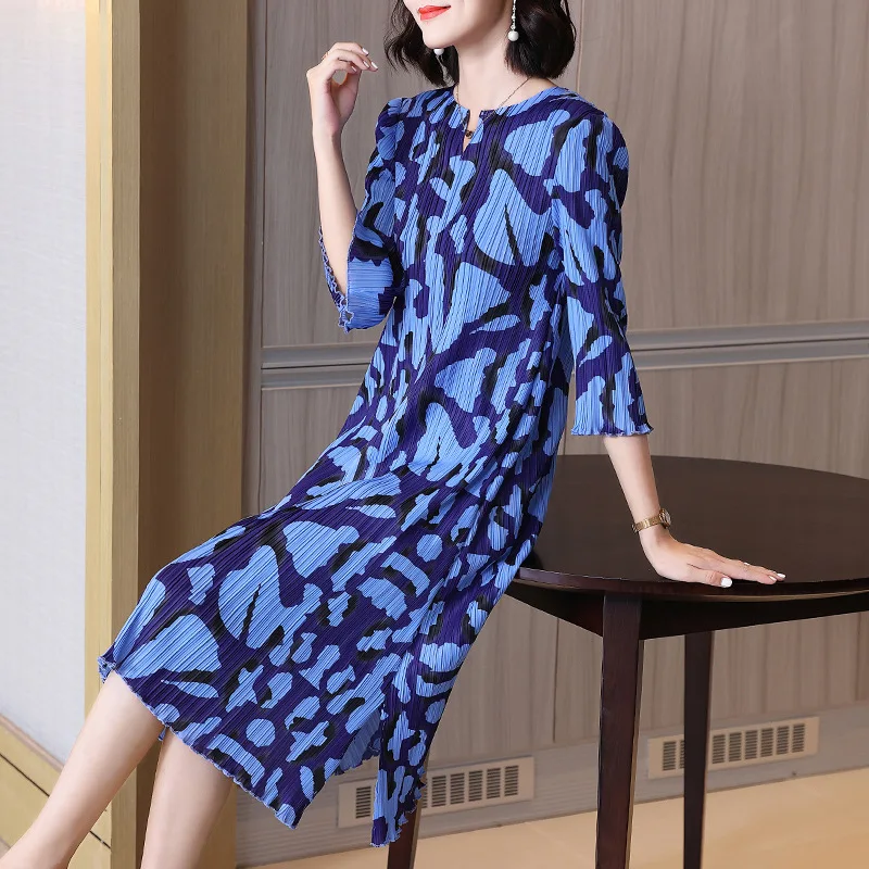 

Dress For Women 45-75kg Autumn 2022 New Fashion Printed V Neck Three Quarter Sleeve Elastic Loose Miyake Pleated A-Line
