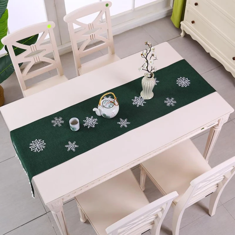 

Christmas Snowflake Rectangle Restaurant Table Table Runner Green Fabric Xmas Tablecloth Decoration