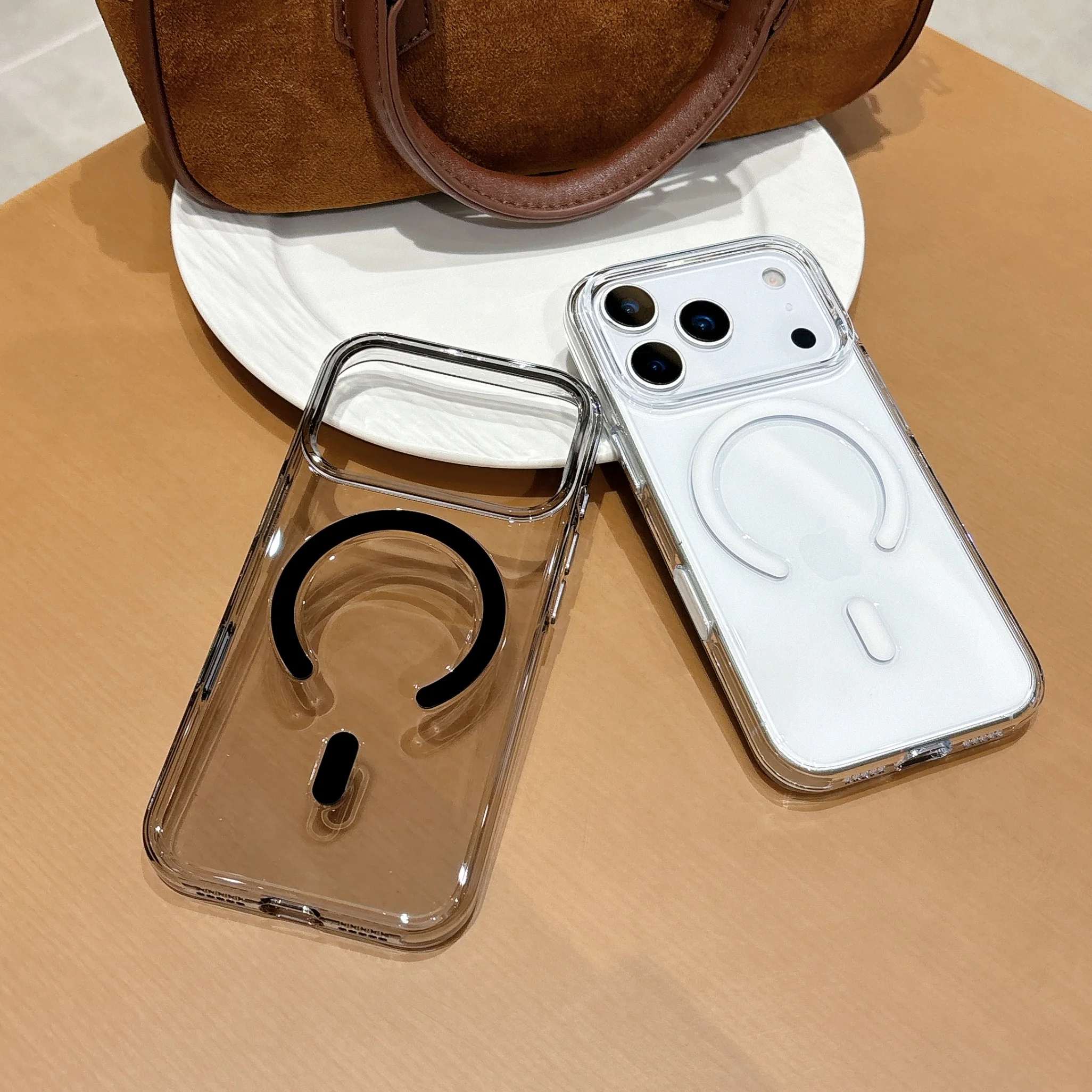 Фото Магнитный прозрачный чехол для iPhone 15 16 17 Pro Max с сильной магнитной адсорбцией для MagSafe, роскошный прозрачный жесткий чехол из поликарбоната №2