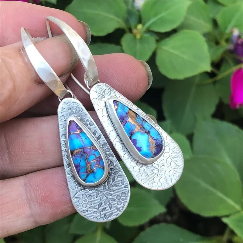 

European and American New Gemstone Retro Earrings Female High Quality Long Face Slimming Earrings Silver Pattern Jewelry