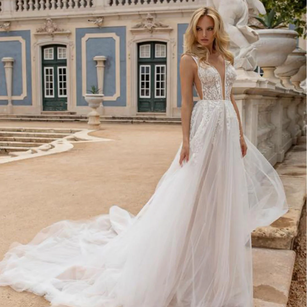 

Boho Wedding Dresses Sexy V-Neck Backless Sleeveless Lace Applique Bride Gowns Tulle Court Train A-Line Vestido De Noiva