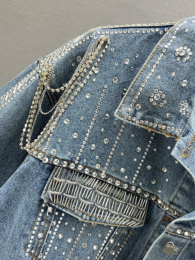 Женская джинсовая куртка DEAT однобортная в стиле пэчворк с цепочками и стразами