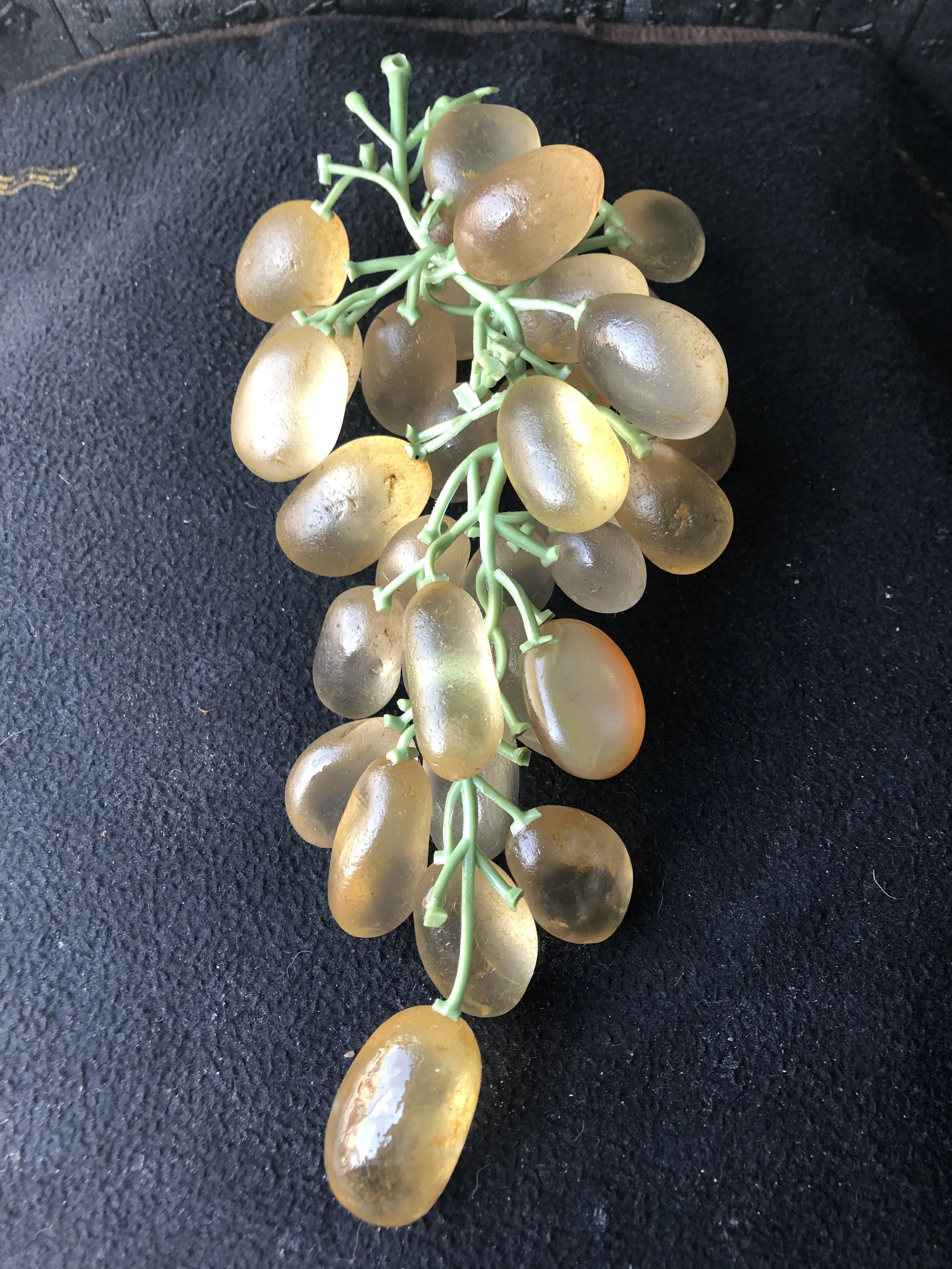 1Pcs Making Jewelry Of God Has Charms Nature Crystal Raw Stone Pure Handmade Natural Red Agate White Crystal Grape