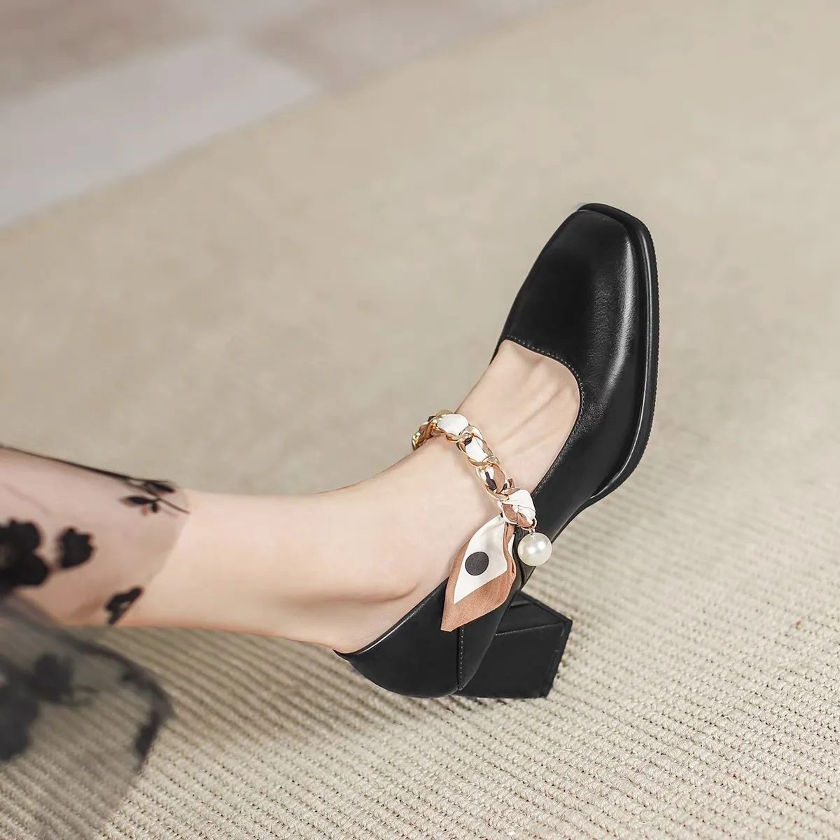 

Туфли женские весенние в британском стиле, элегантные туфли Мэри Джейн, туфли на среднем толстом каблуке, с жемчугом, элегантные, французски...