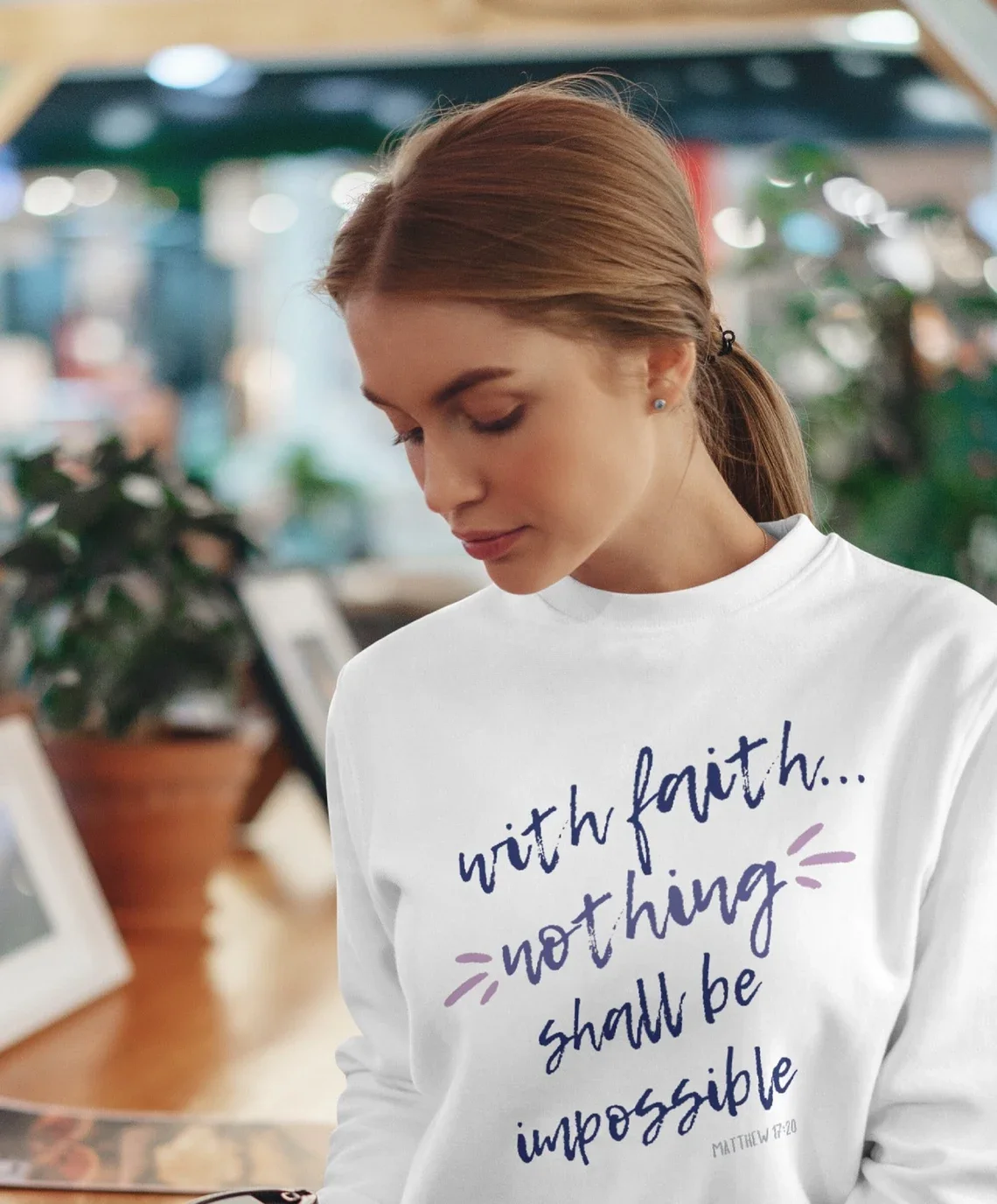 

Женский хлопковый свитшот унисекс с надписью «With Faith Christian»