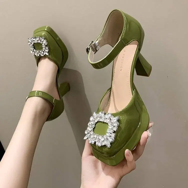 

Женские кожаные туфли с пряжкой One Word, весенне-летние блестящие туфли-лодочки с кристаллами, повседневные сандалии в английском стиле, новинка 2023