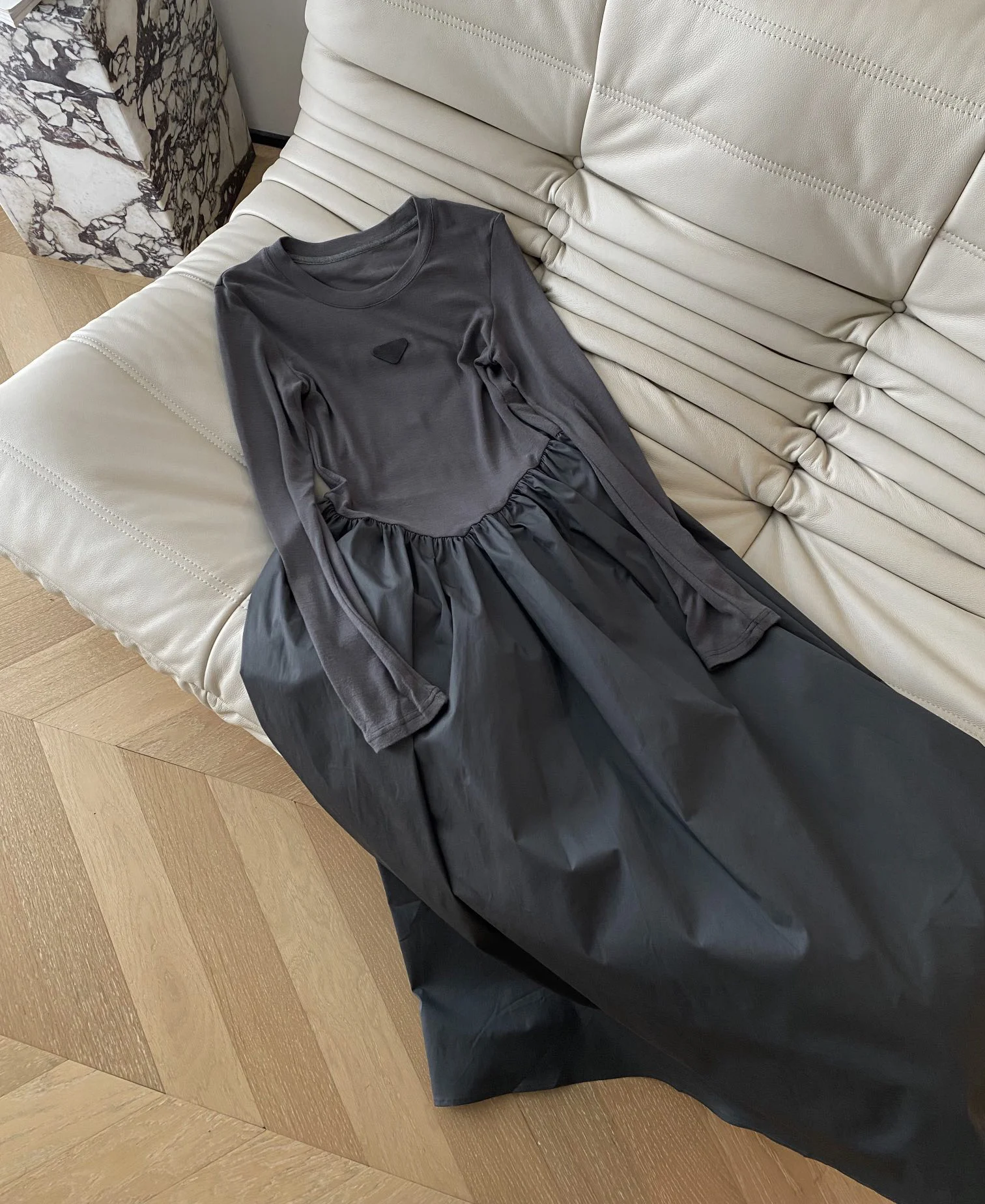 Женская одежда 2024 простое плиссированное платье в стиле пэчворк весна-лето