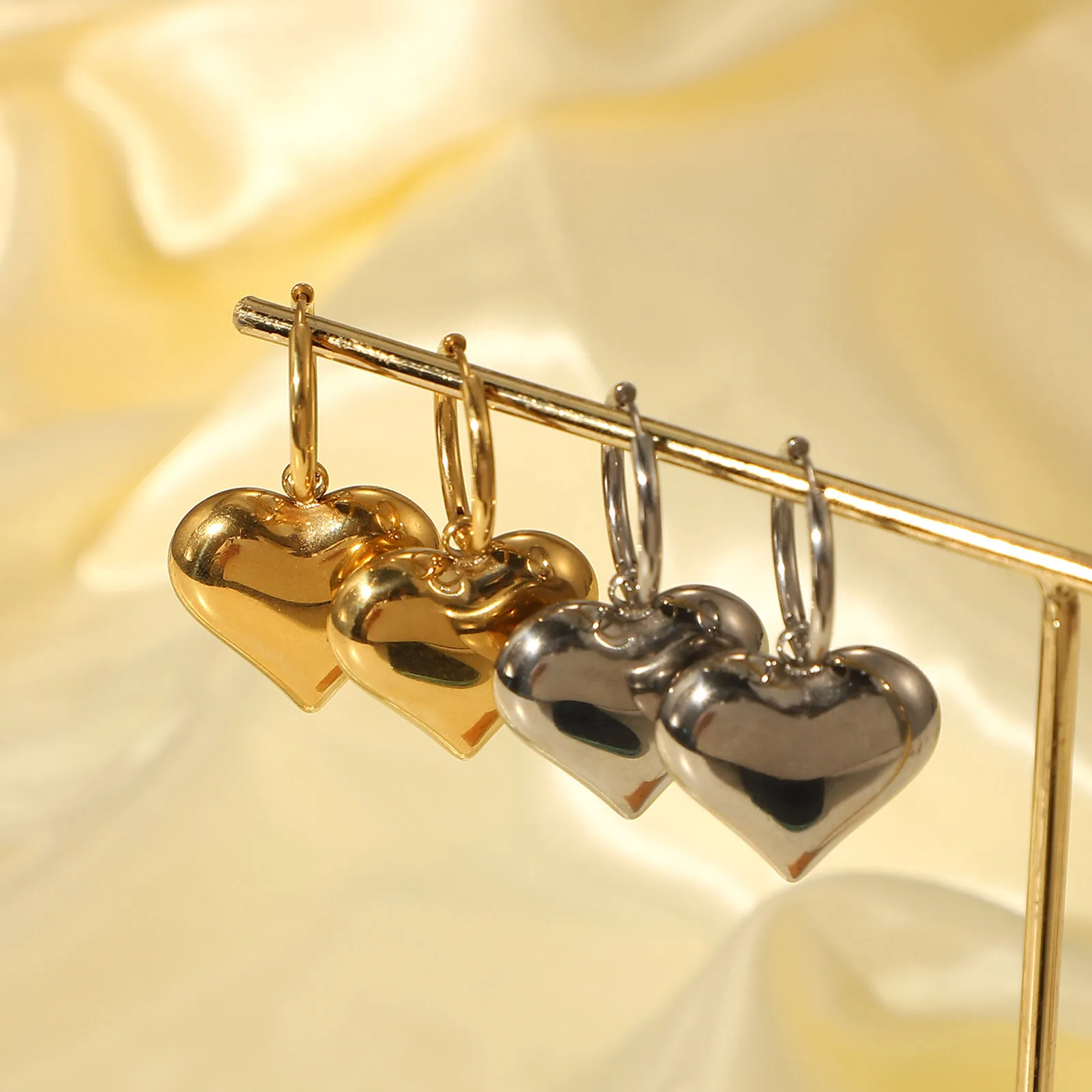 

2022 Brand New Trendy 18K Real Gold Plated Peach Heart Pendant Stainless Steel Earrings For Women Girls Jewelry Gifts 1 Pair