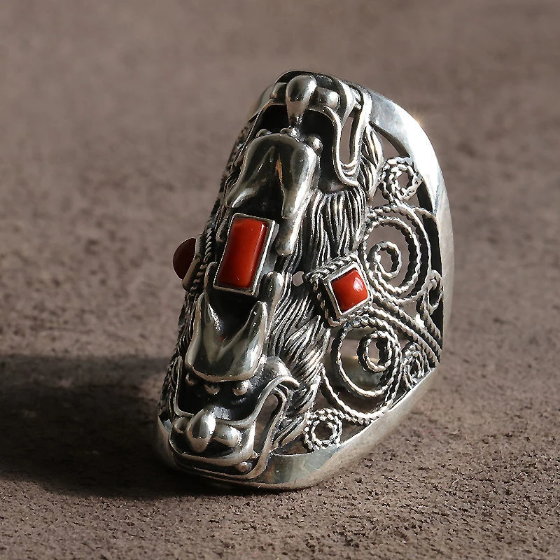 

Мужское ретро кольцо с красным турмалином, в виде головы дракона