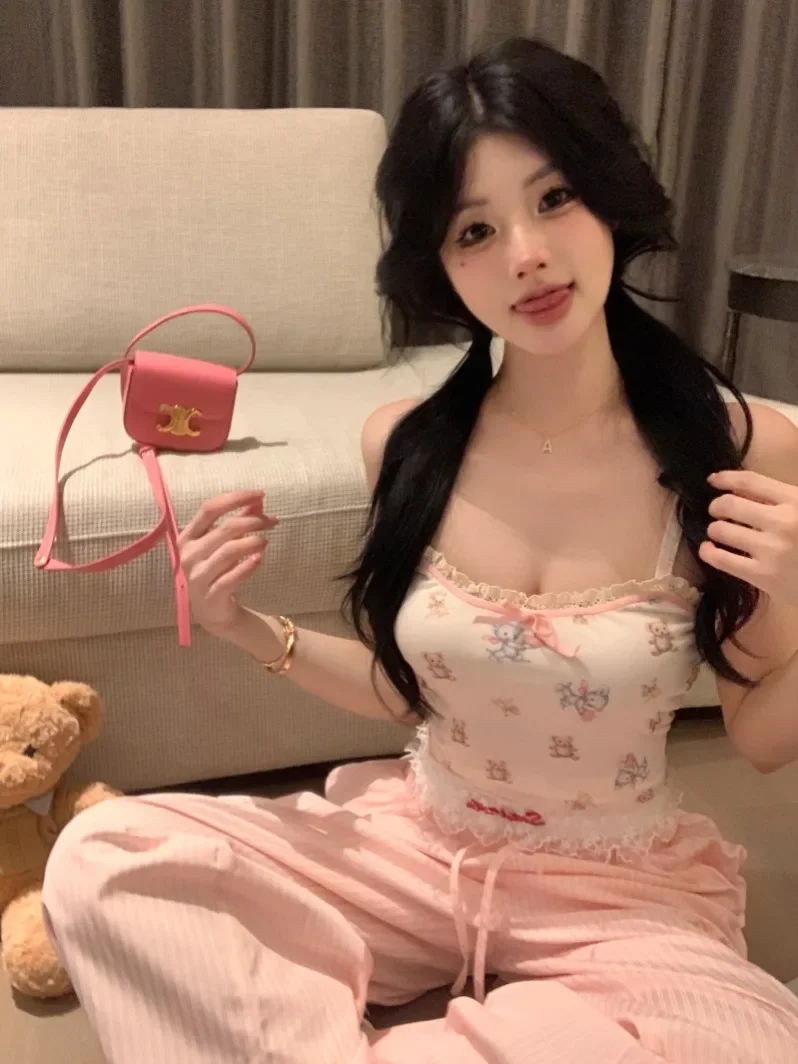 Укороченный топ на бретельках с графическим принтом медведя кружевные короткие