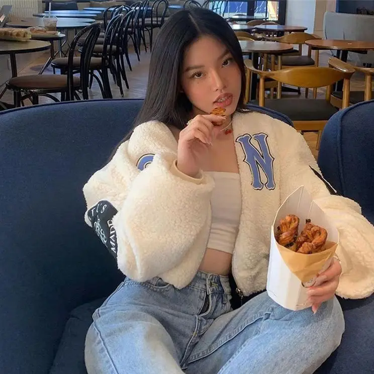 Рисунок 6 - Женское теплое пальто с длинным рукавом