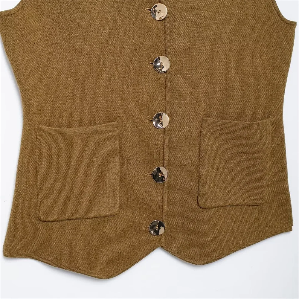 Женский трикотажный топ без рукавов с нашивкой