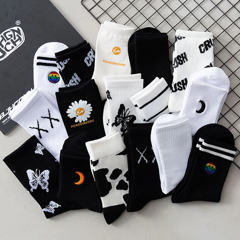 

Fashion Street Harajuku Unisex Socks Spring and Summer Ins Tide Sports Sock Smiley Moon Cows Stripe Couple Sock Women Men 1pair
