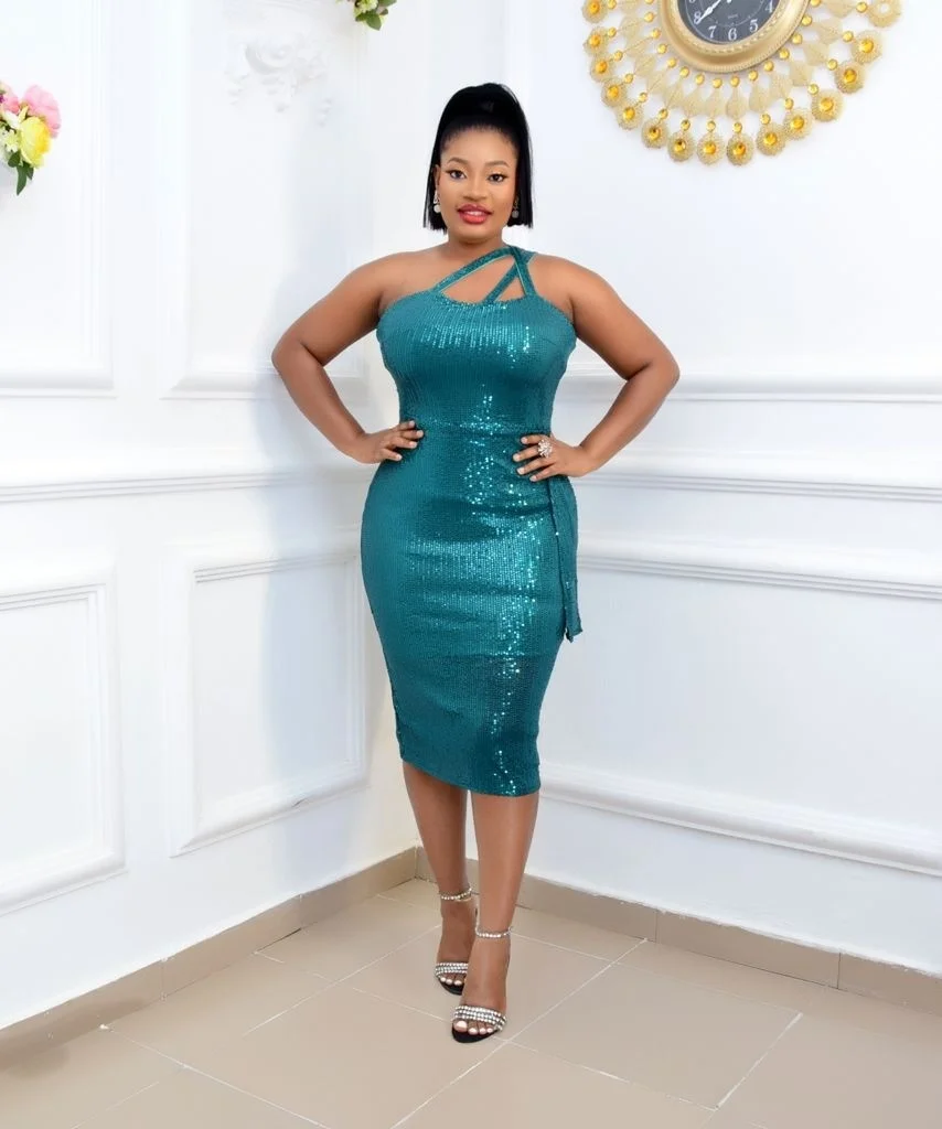 

Женские платья, новинка, женское элегантное однотонное платье на бретелях с блестками, сексуальная облегающая модная повседневная женская ...