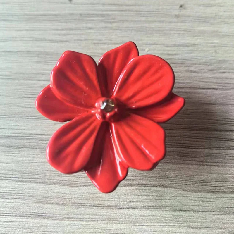 

Винтажная ручка для шкафа с цветами