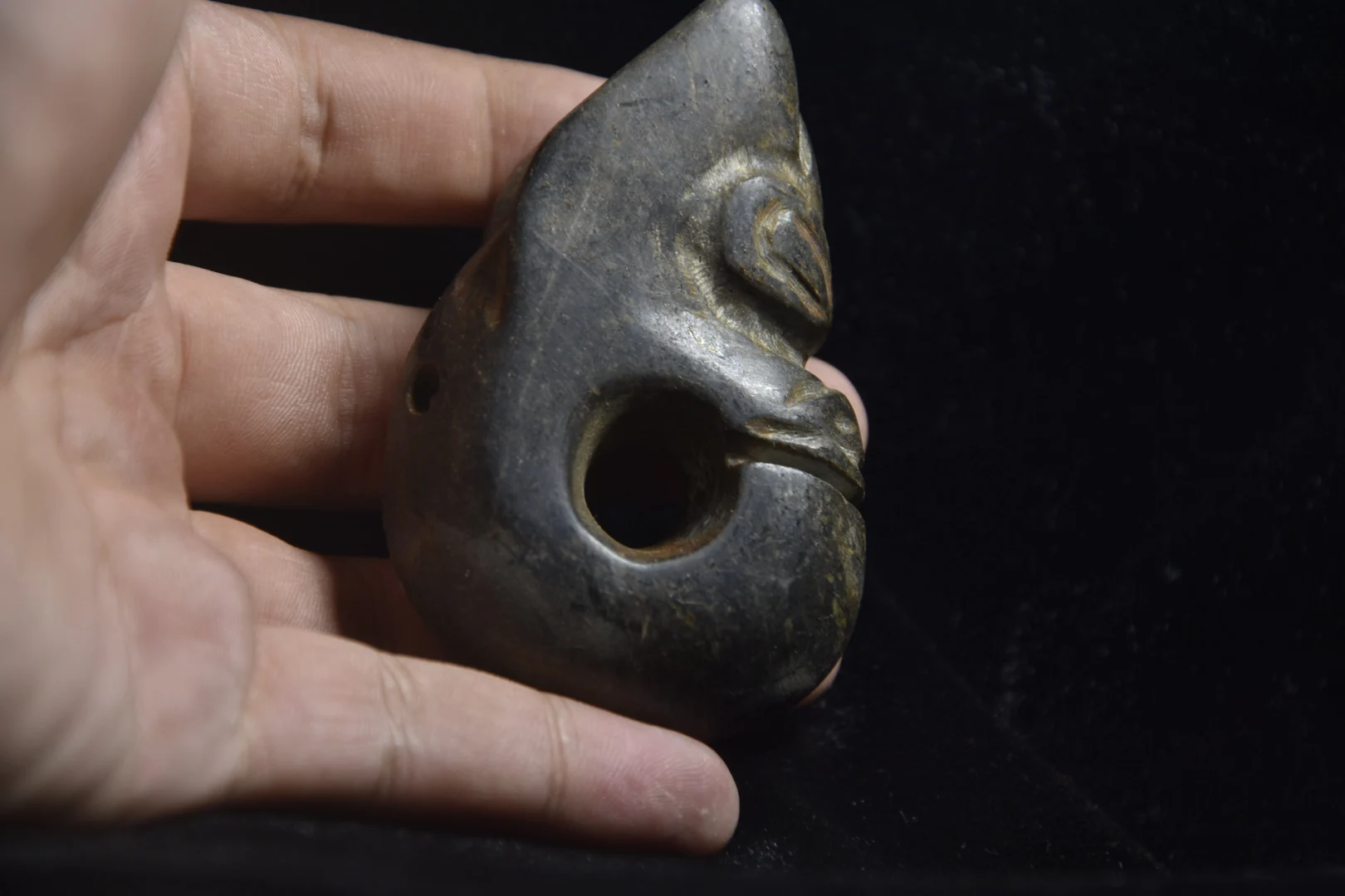 

Магнитный черный дракон из камня