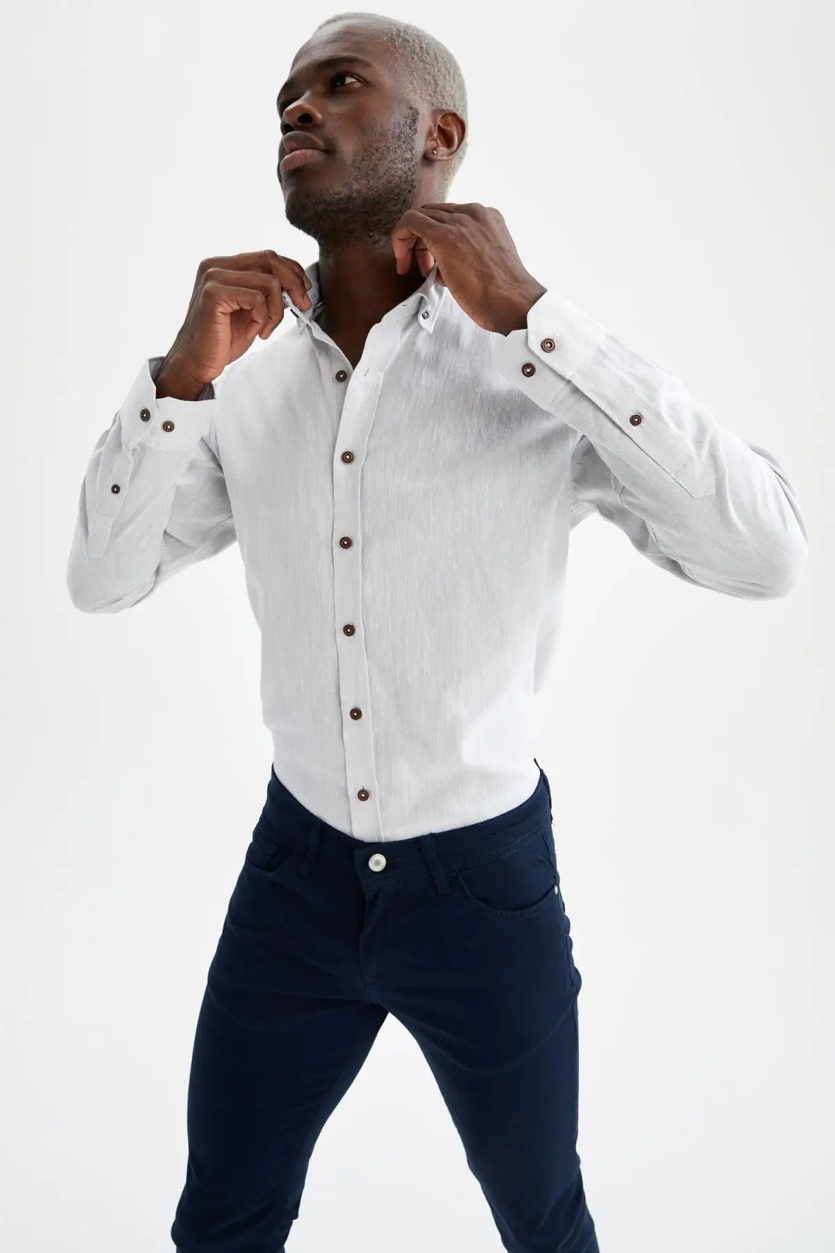 

Льняная рубашка с длинным рукавом