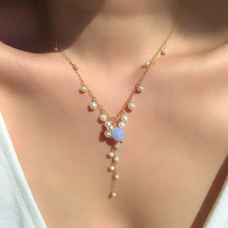 

Blue lace agate and white pearl berries necklace (14K gold filled / Blue lace agate / Freshwater pearl)