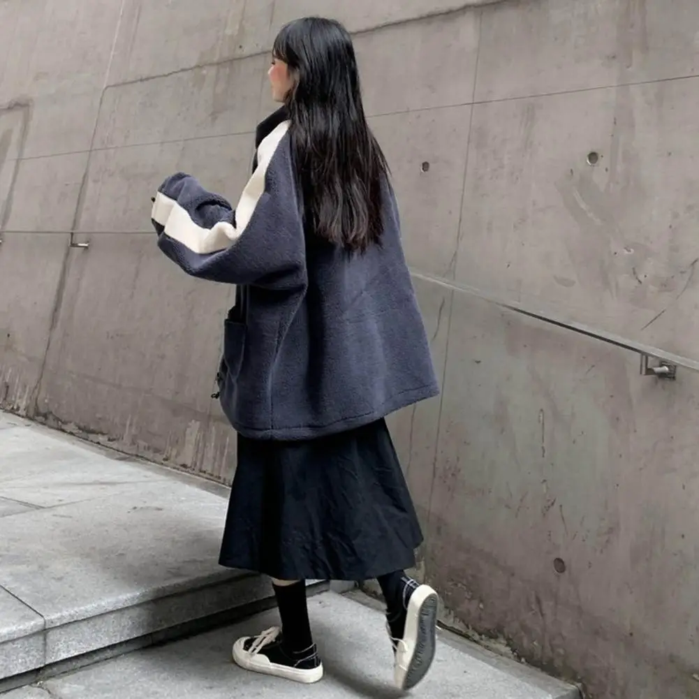 Женская флисовая куртка с воротником-стойкой и вышивкой |