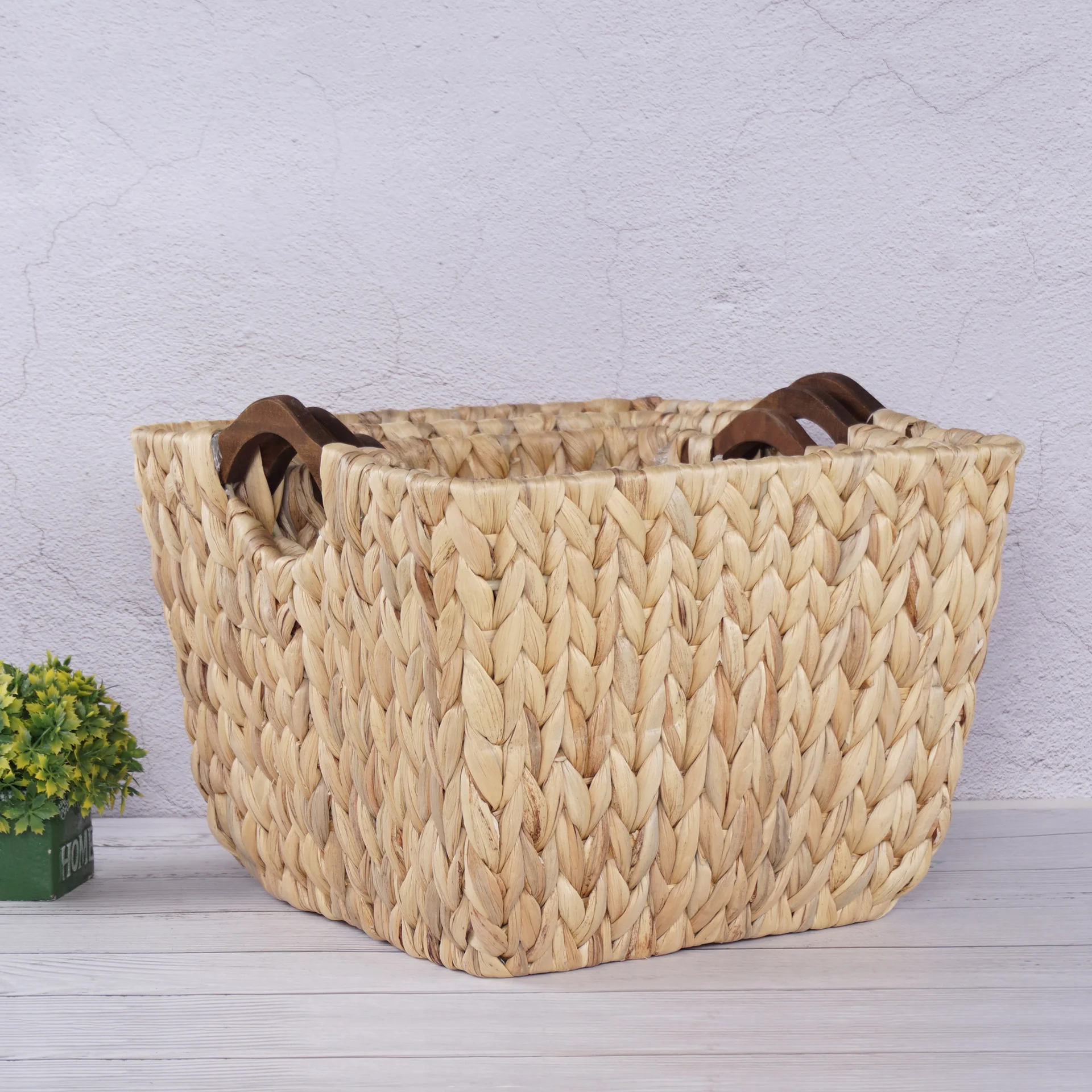 

CAMIGEL Natural Water Hyacinth Grass Hand Woven Storage Basket with Wooden Handle