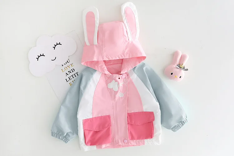 Верхняя одежда для девочек пальто 2024 весенне-осенняя новая маленьких от 1 до 2 лет