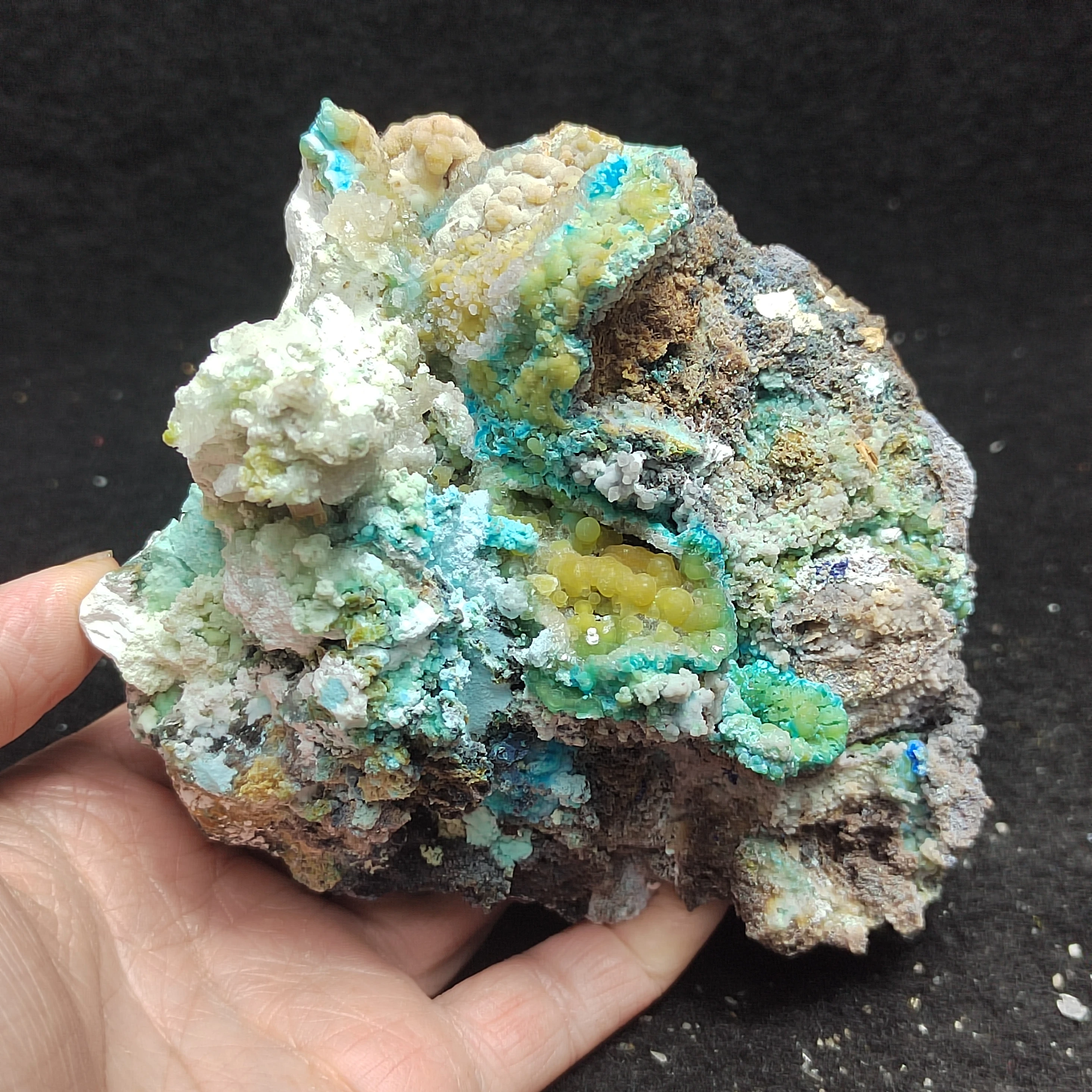 

468.3g100% natural tender meat, dark blue gibbsite, silica malachite, blue copper quartz raw stone, home decoration