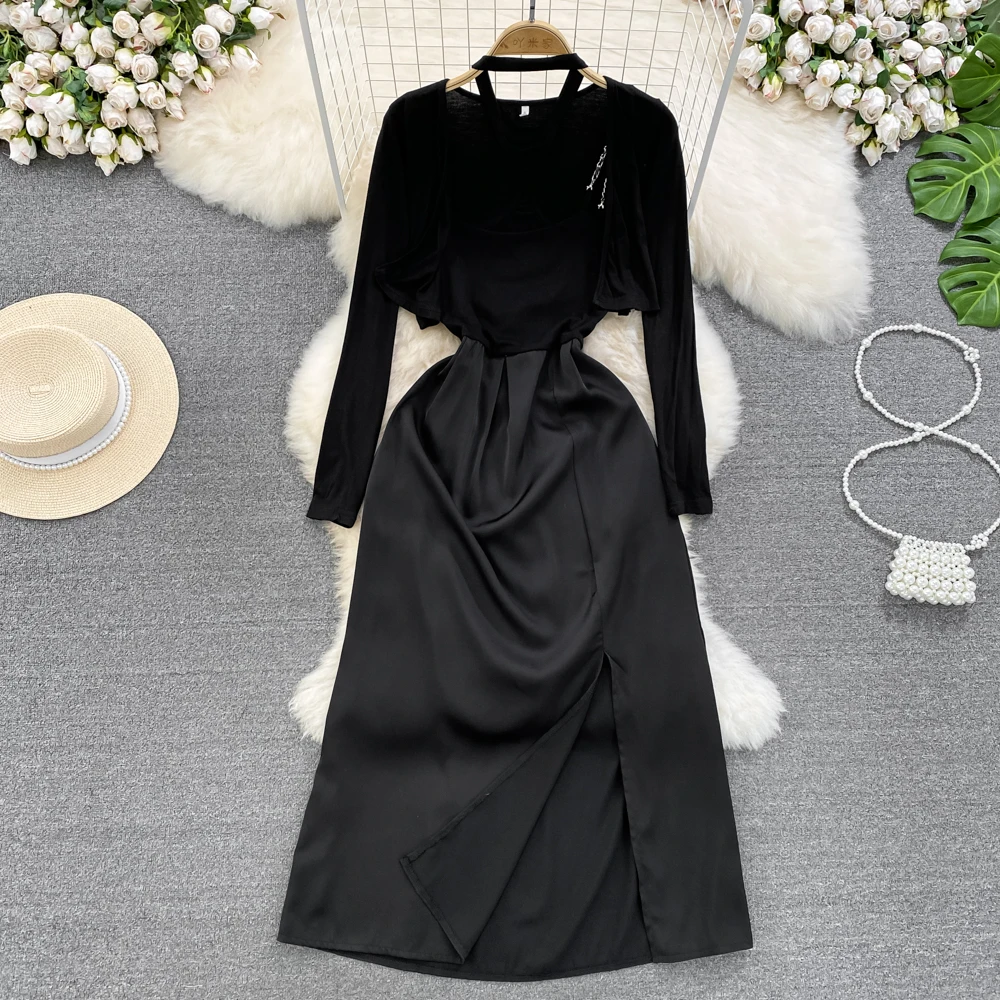 

Платье-трапеция с открытыми плечами, длинным рукавом и разрезом