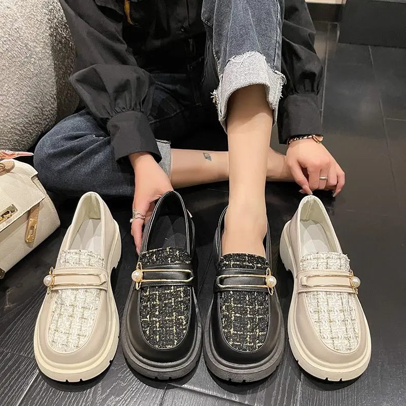2023 new spring and summer black Joker ladies' shoes with thick heels and fashionable women shoes