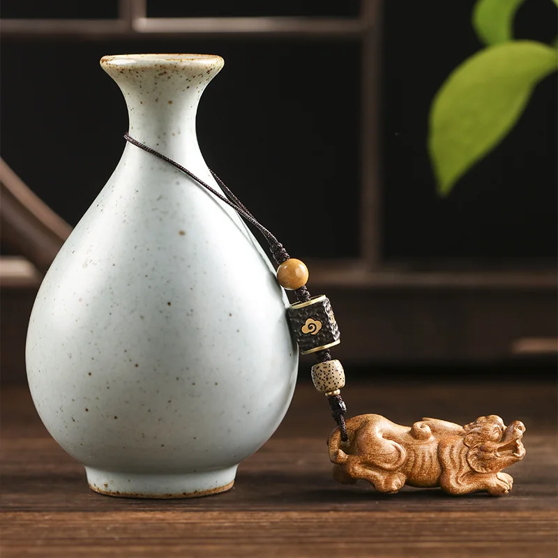 

Small leaf golden silk Nanmu carving brave car car key chain pendant hand woven mobile phone chain car key pendant gift