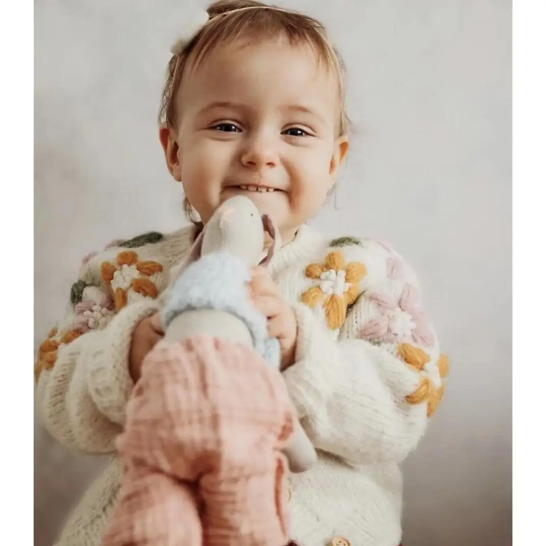 

2022 Childrens Wool Sweater Outer Wear Girls Blouse Knitted Three-Dimensional Embroidery Flower Cardigan Kids Daisy Coat 1-6T