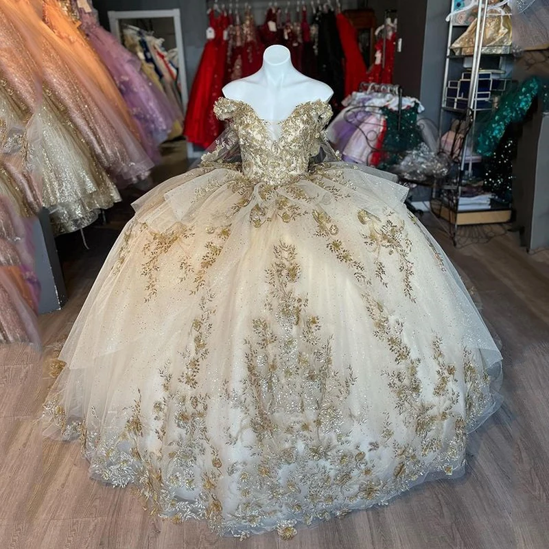

Champagne Sweetheart Quinceanera Dresses With Cape Off Shoulder Rhinestones Gold Appliques Lace Crystals Ball Gown Sweet 16Dress