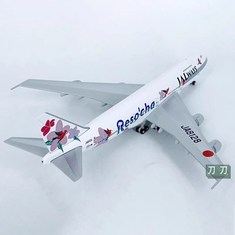 Литая модель летательного аппарата в масштабе 1:400 японские авиалинии Модель