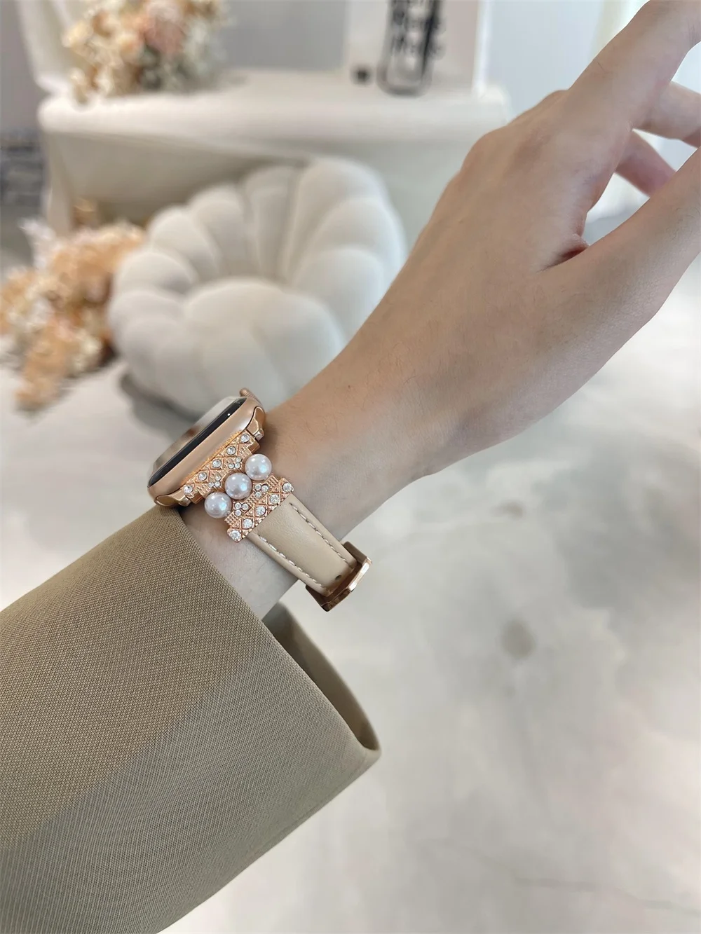 Luxury Leather Bracelet For Apple Watch Strap 41 45mm 38 42 44mm 40 Pearl Decorate Women Wrist For iWatch Series  8 7 6 5 4 3 SE