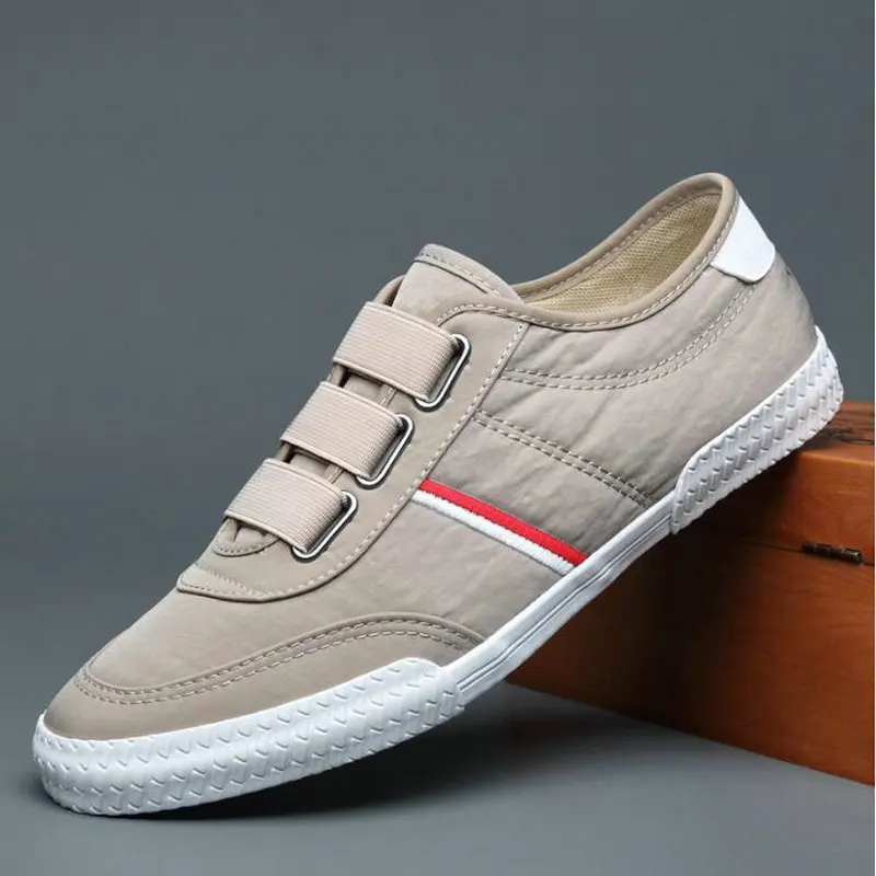 

Brand lightweight slip on lazy shoes Fashion Soft Men Loafers Moccasins High Quality Men Breathable Flats Driving Shoes