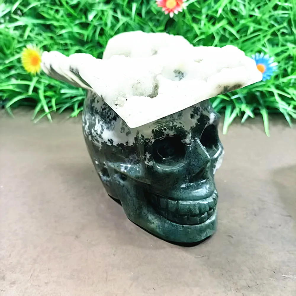 

Ручной резьбы череп из кварца, агата и водной травы