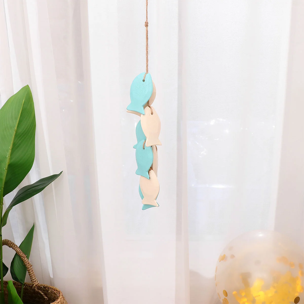 

2pcs Small Fish String Pendant Wooden Fish Pendant Retro Mediterranean Style Hanging Decorations (Light Blue+ White, Dark Blue
