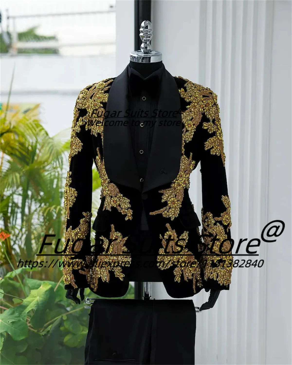 Роскошные мужские костюмы с золотистой вышивкой облегающие отложным воротником