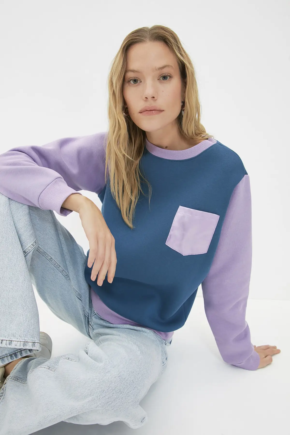 Trendyol Pocket Detail Basic Knitted Sweatshirt TWOAW22SW1852