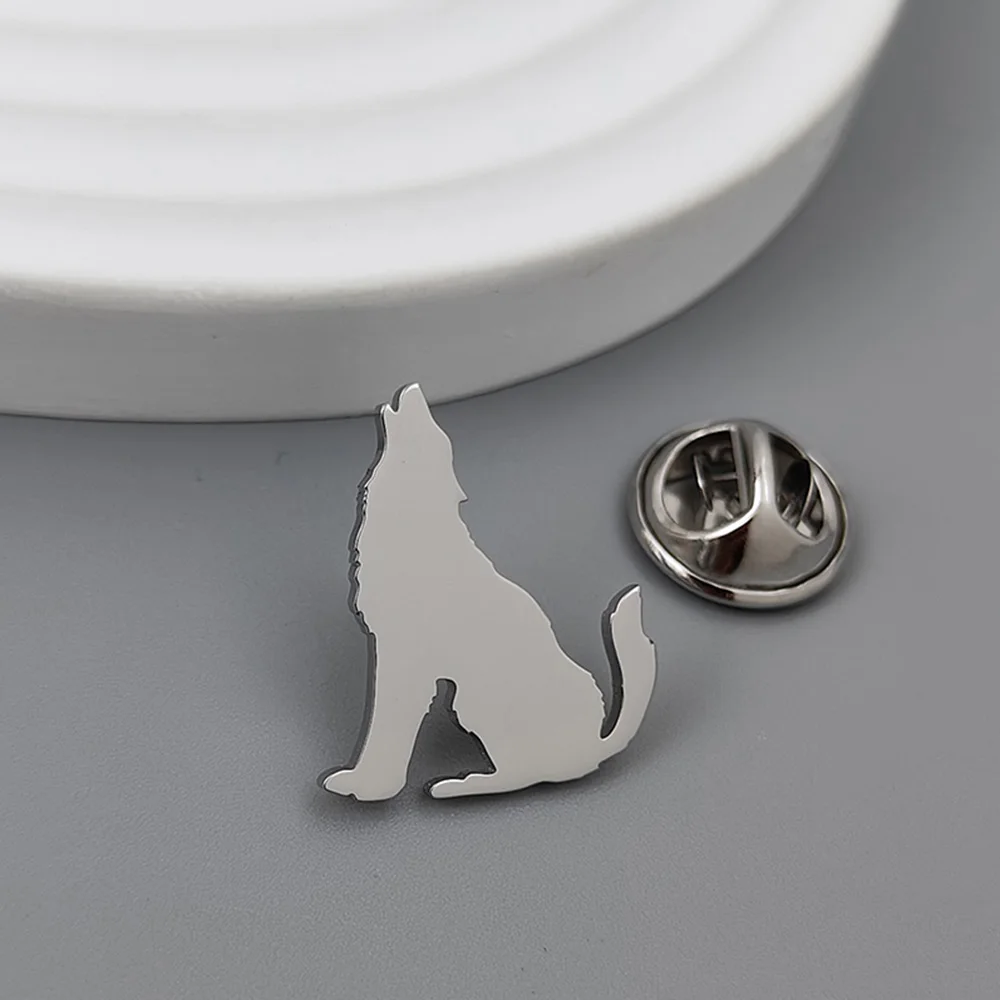 Значок с позолоченным изображением воющего одинокого волка женские пуговицы