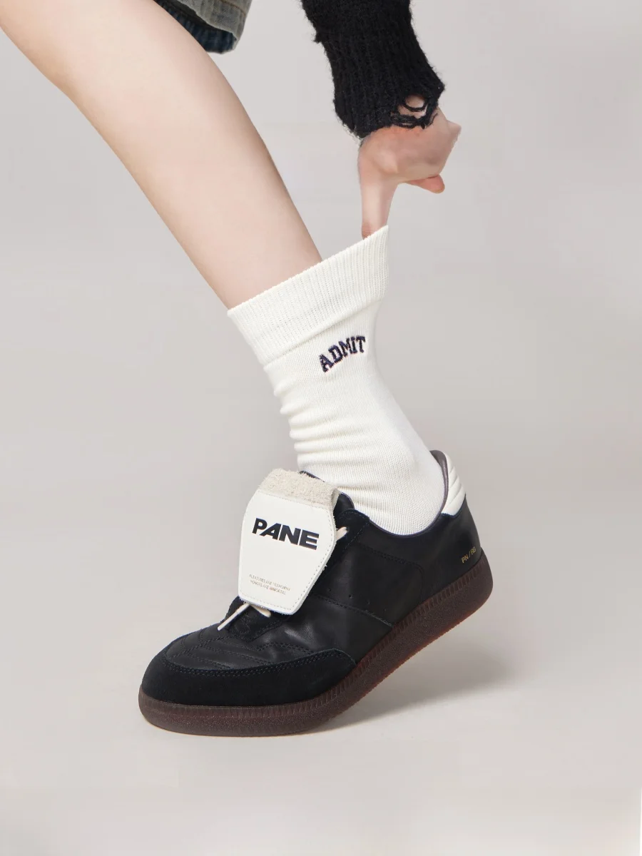 Простые студийные носки женские весенне-осенние белые с надписями без косточек