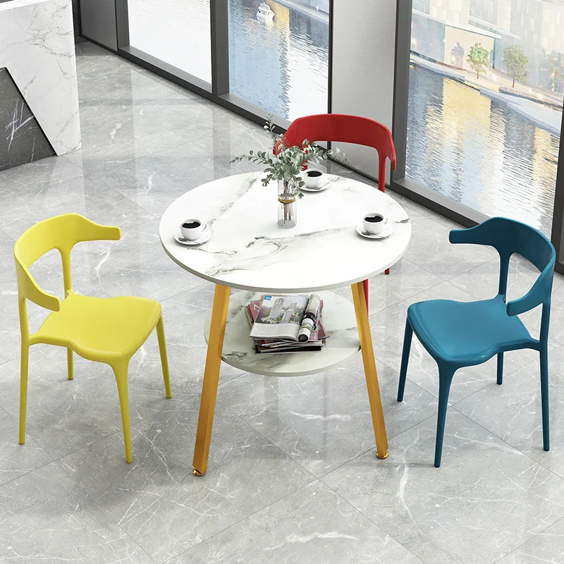 Маленький круглый журнальный столик